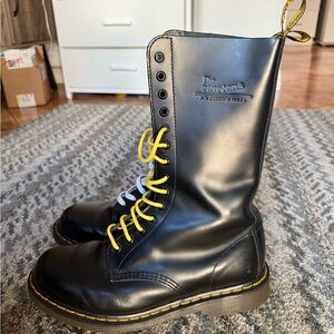 14 hole Dr. Martens black men’s 10 us